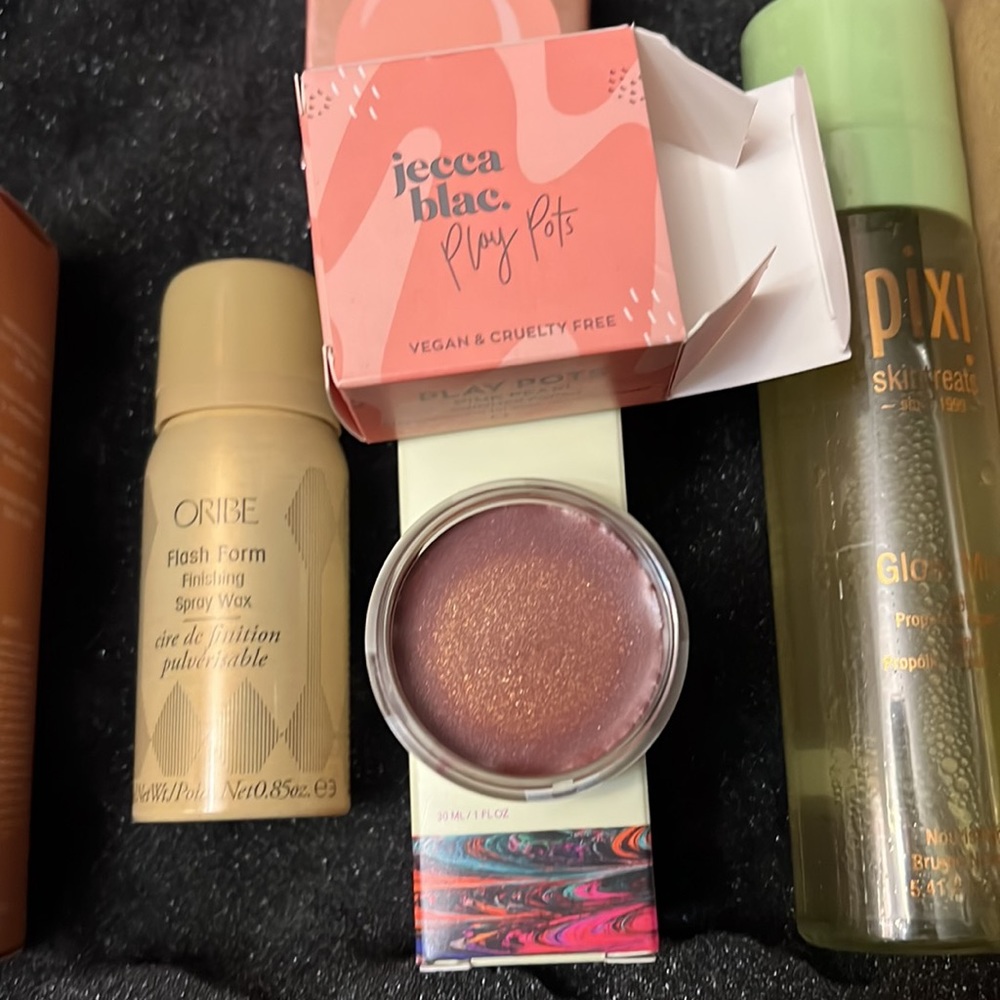 💄💋BEAUTY BUNDLE🎁🧨 - Picture 6 of 8